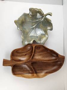 lot 229 image: Leaf Shaped Serving Platters Lot of 2