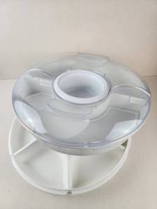 lot 245 image: The Pampered Chef Divided Serving Tray with Clear Dome Cover