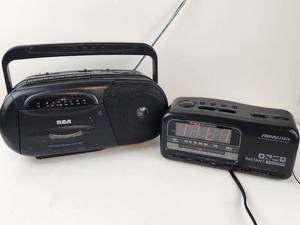 lot 270 image: RCA RP-7700A Cassette Radio  Soundesign AMFM Weather Clock Radio Lot