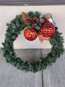 lot 282 image: Christmas Wreath with Red Ball Ornaments and Bows 30