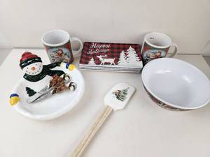 lot 285 image: Christmas Kitchen Lot 2 Mugs, 4 Happy Holidays Plates, Snowman Dish, Spreaders, Bowl