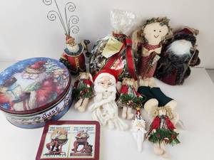 lot 287 image: Christmas Decor Lot Santa Figures, Angels, Tins, Romatique Potpourri Bag