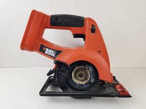 lot 297 image: Black & Decker 14.4V Cordless Circular Saw 5-38 in Blade CS144
