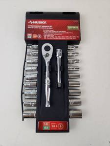 lot 302 image: Husky 20-Piece 14 in Drive Socket Wrench Set SAE MM 567893