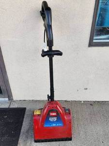 lot 319 image: Toro Power Shovel Plus Electric Snow Shovel Tested & Works