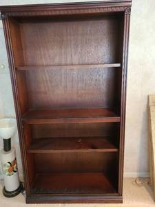 lot 903 image: Bookshelves 60x33x10