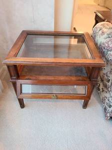 lot 906 image: Shadow box side table glass top  21x22x27