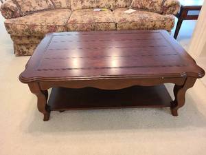 lot 908 image: FBIS coffee table 18x48x30, folds up and out for a table by lifting the top 27x48x30, matches lots 911 and 920
