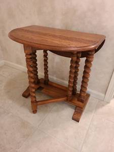 lot 913 image: Drop Leaf Table with Spiral Turned Legs, 24x8x24 down, 24x24x24 up