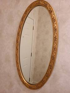 lot 914 image: Goldtone framed oval mirror 37x19