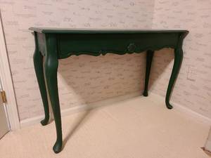 lot 915 image: Pine green sofa table 30x48x16