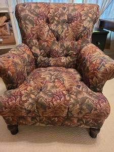 lot 916 image: Upholstered arm chair 38x38x36, comes with matching leftover fabric swatch 42x52