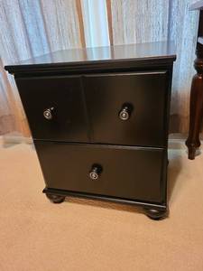 lot 917 image: 2 drawer black chest 25x21x26