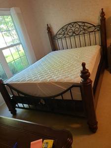 lot 921 image: Queen size bed with metalwood headboard 61x67, and footboard 40x67 with Serta mattress, foam topper and mattress cover