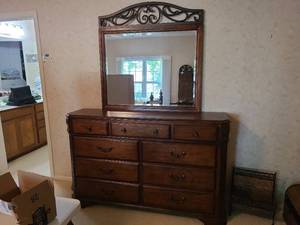 lot 924 image: Dresser and mirror 81x64x16