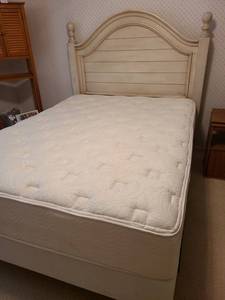 lot 927 image: Mattress Firm queen size bed plus headboard, 63X64
