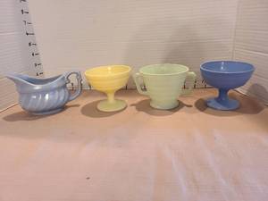 lot 1009 image: Vintage Metlox pottery 519 Yorkshire Blue Creamer and Hazel Atlas Moderntone sherbet cups and sugar bowl