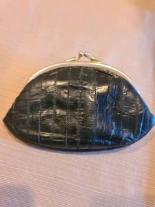 lot 1012 image: Vintage genuine eel skin coin purse by Lee Sands