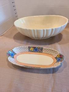 lot 1025 image: Noritake oval bowl and Haeger oval scalloped bowl