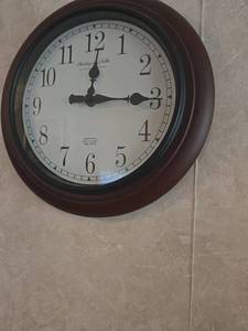 lot 1028 image: Wall clock Sterling and Noble 11in dism.