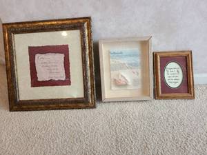 lot 1030 image: Framed wall decor largest is 16x16