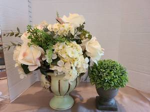 lot 1035 image: Faux floral arrangements, taller is 14in.