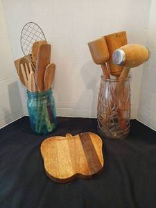 lot 1118 image: Kitchen Utensil Lot with Apple Shaped Cutting Board and pestels