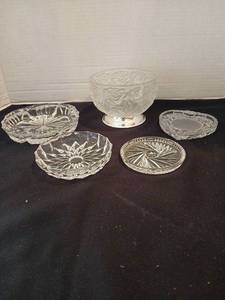 lot 1123 image: Lot of   Glass Dishes and Bowl Including Heart-Shaped Dish