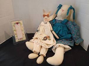 lot 1124 image: Innovative Gift Products Musical Plaque My Sentiments Exactly KD462-60MP-TR and rabbit decor