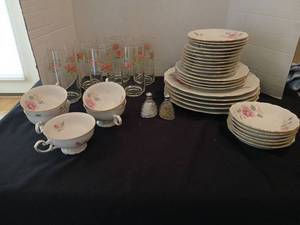 lot 1132 image: Forest Bavaria Germany Dinnerware Set Moonglow 20,  38 pieces  3 tea cups with chips