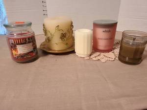 lot 1206 image: Candles