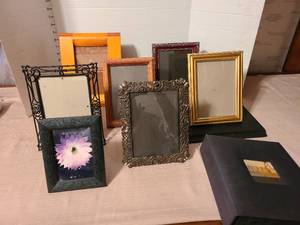 lot 1211 image: Picture frames  5x7, plus a photo album