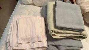 lot 1304 image: Queen Sheet Sets