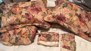 lot 1310 image: Queen Size Bedding Set Complete with Comforter, Dust Ruffle, Flat Sheet, Pillowcases and Pillow Shams