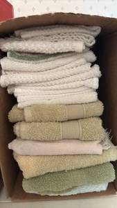 lot 1333 image: Hand Towels and Wash Clothes