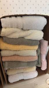 lot 1334 image: Another Hand Towels and Wash Clothes