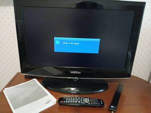 lot 1339 image: Samsung LCD TV 26 inch with Remote Control, booklet and Clear tv antenna