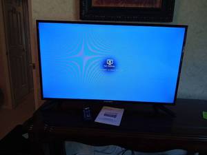 lot 1403 image: Element 38.5 in HD Digital LED TV EL5W3917BF with remote and antenna