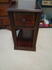 lot 1406 image: Singature Design by Ashley chairside End Table with One Drawer and Open Lower Shelf Serial number 546001542687 brown finish 23.5x13x22