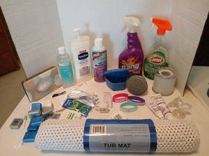 lot 1407 image: Mixed Lot Bath and Household Items incl. Waffle Tub Mat, Comet, Oral-B and more