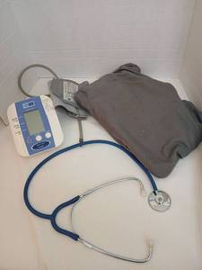 lot 1501 image: ReliOn HEM-741CREL Blood Pressure Monitor with Cuff and Stethoscope and homemade microwave bean warmer
