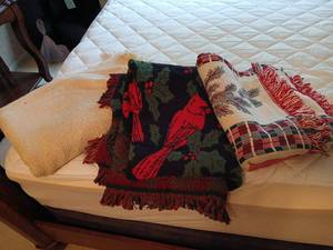 lot 1518 image: Lot of 3 Throw Blankets Cardinal Holly Navy and Plaid Cream Fringed