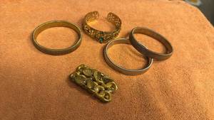 lot 1907 image: Ladies jewelry