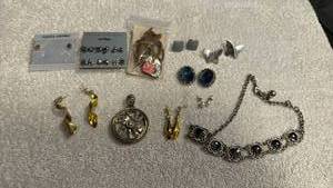 lot 1930 image: Ladies jewelry