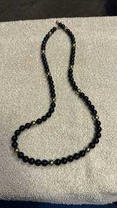 lot 1935 image: Necklace