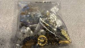 lot 1946 image: Beads