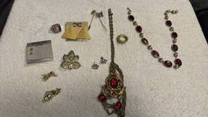 lot 1948 image: Ladies jewelry