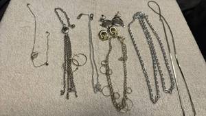 lot 1956 image: Ladies jewelry