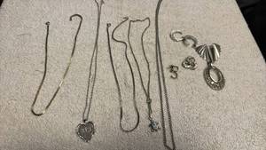 lot 1957 image: Ladies jewelry