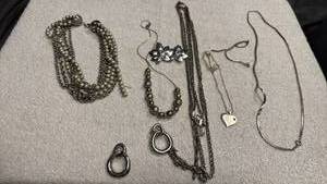 lot 1959 image: Ladies jewelry